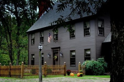 Olde Bittersweet Farm Exterior Siding Colors, Colonial House Exteriors, Siding Ideas, Best Exterior Paint, Dark Trim, Farmhouse Exterior Design, Saltbox Houses, Colonial Exterior, Siding Colors