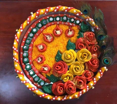 Navratri Aarti Dish Decoration, Arti Dish Decoration Ganpati, Mataki Decoration Idea, Diya Thali Decoration Ideas, Arati Plate Decoration, Navratri Arti Thali Decoration, Aarti Dish Decoration, Unique Aarti Thali Decoration Ideas For Ganpati, Thali Decoration Ideas For Competition