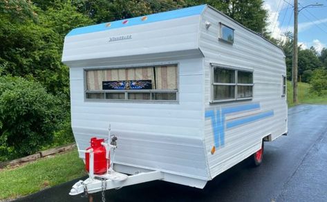 Vintage Winnebago, Camper Reno, Going Off The Grid, Best Barns, Vintage Campers, Air Conditioning Unit, My Past, Travel Trailers, Camping Trailer