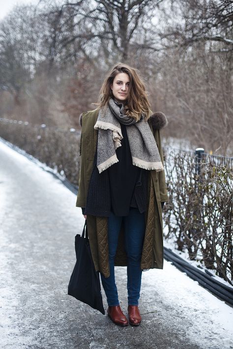 Winter Olive Green Parka Outfit, Green Parka Outfit Winter, Green Parka Outfit, Parka Outfit Winter, Urban Goth, Parka Outfit, Punk Outfit, London Weather, A Well Traveled Woman