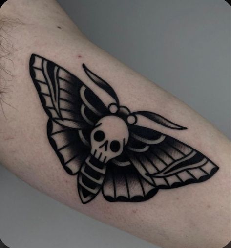 School Tattoo Ideas, Traditional Moth Tattoo, Traditional Tattoo Black And White, Sprained Wrist, Traditional Butterfly Tattoo, Traditional Black Tattoo, Moth Tattoo Design, Traditional Tattoo Inspiration, Insect Tattoo