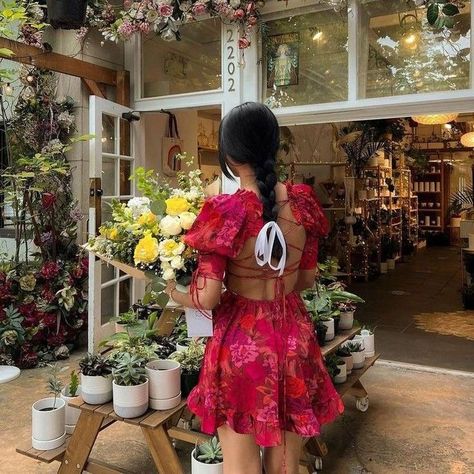 Feminine Aesthetic Outfits Summer, Korea Spring Fashion, European Spring Outfits, European Spring, Fashion Style Guide, Paris Outfit Ideas, Shotting Photo, Paris Outfits, Parisian Chic