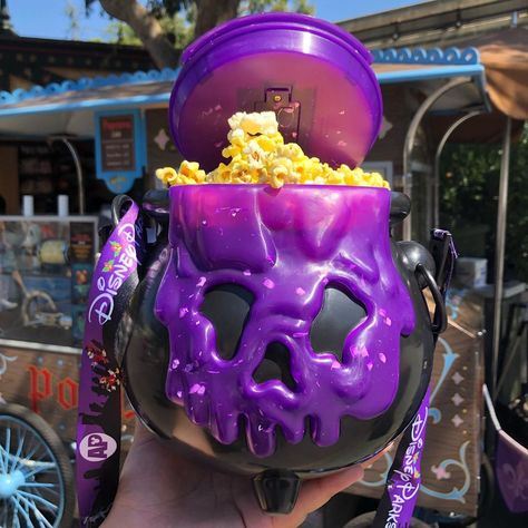 Disneyland Popcorn Bucket, Disney Popcorn Buckets Display, Disney Popcorn Bucket, Disneyland Merchandise, Popcorn Bucket, Disney Pop, Disneyland Food, Disney Photo Ideas, Disney Bag