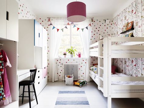 Kids Room With Bunkbeds, Spotty Wallpaper, Cozy Family Home, Sister Bedroom, Kids Rooms Shared, Sister Room, Kids Shared Bedroom, Shared Girls Bedroom, Redecorate Bedroom