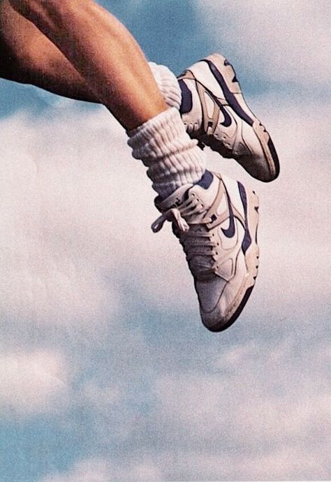 Old Nike Aesthetic, Old Nike, Nike Aesthetic, Old Nikes, Nike Poster, The Garden Of Words, Logos Retro, Shoes Aesthetic, Gadgets Technology Awesome