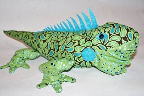 iguana reptile sewing pattern Animal Sewing Patterns, Handmade Plush, Sewing Toys, Safety Eyes, Soft Toys, Diy Stuffed Animals, Toy Sale, Sewing For Kids, Green And Blue