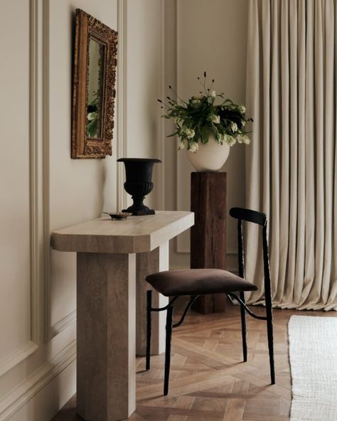 Curated & refined. This bedroom vignette stands out for its unique blend of classical and contemporary elements. The sculpted stone console table serves as a modern focal point, while the vintage-inspired mirror adds a touch of timeless sophistication. The juxtaposition of the matte black urn and the rich wood pedestal introduces depth and a subtle contrast that enhances the overall aesthetic. Tip: To achieve a unique and elegant bedroom decor, consider combining modern furniture pieces wit... Console Aesthetic, Entryway Interior, Vanity Corner, Banda Property, Console Modern, Autumn Interior, Monday Inspiration, Get Out Of Bed, Black Console