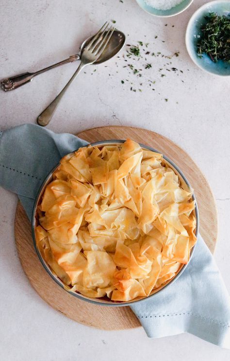 Phyllo chicken pie – Cupcakes and Couscous Phyllo Chicken, Easy Chicken Pie, Filo Pastry Recipes, Phyllo Dough Recipes, Budget Dinners, Easy Chicken Pot Pie Recipe, Phyllo Recipes, Cornish Hen Recipe, Phyllo Pastry