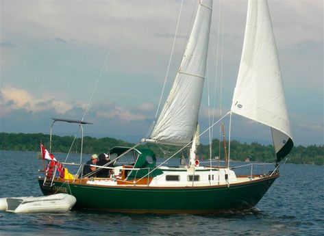 SAIL UNIVERSE CHOICE. 9 used sailboats under 36' we love Used Sailboats, Ocean Sailing, Mk 1, Boat Race, Education Humor, Celebration Quotes, British Isles, Sailboats, Culture Travel