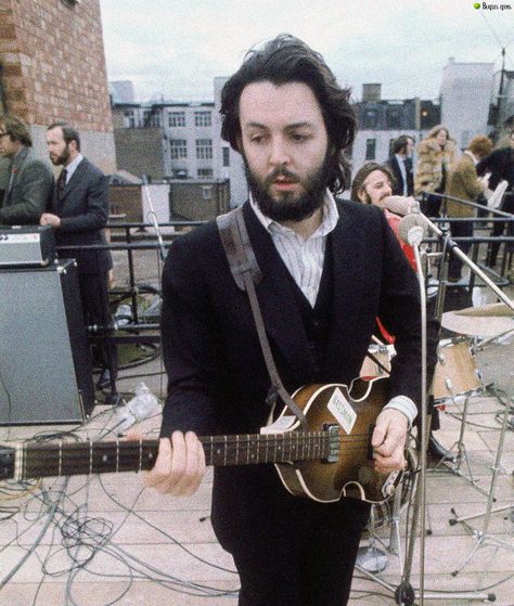 1969 - Paul McCartney, The Rooftop Concert, 30th January. Billy Preston, Guitar Guy, Lennon And Mccartney, Beatles Photos, Beatles Pictures, Sir Paul, Beatles Songs, The Fab Four, Eric Clapton