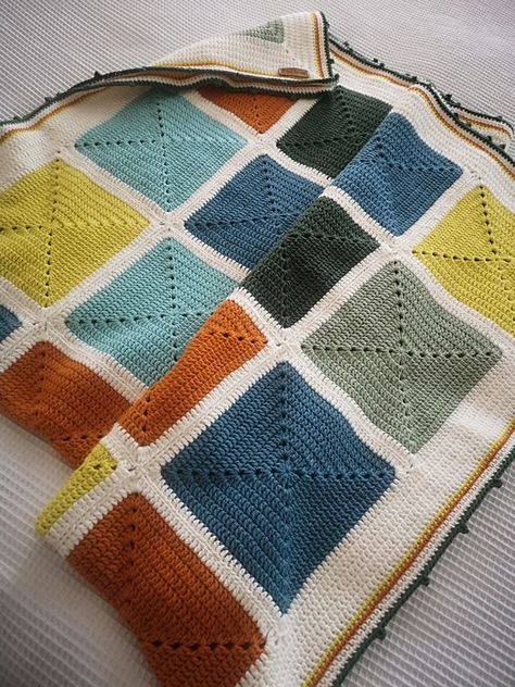 Crochet Patterns & Crochet Tutorials | Hello !!! Stunning blanket solid granny square patterns | Facebook Blue Crochet Blanket, Granny Square Patterns, Solid Granny Square, Designer Knitting Patterns, Crochet Square Blanket, Crochet Edging Patterns, Patchwork Blanket, Crochet Blanket Afghan, Manta Crochet