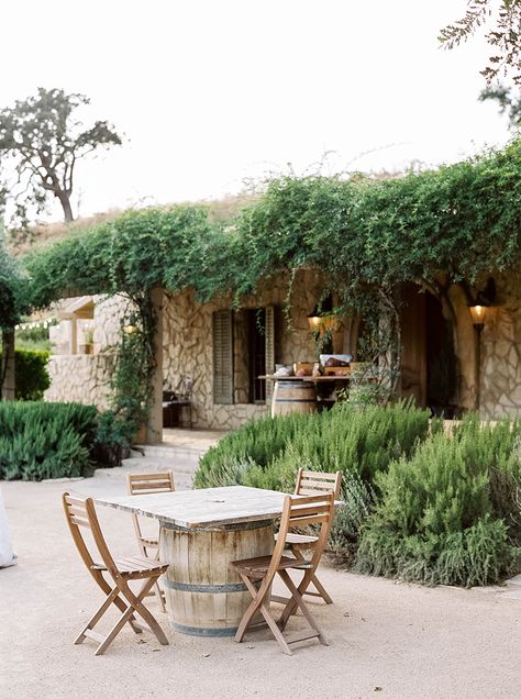 Mediterranean Garden Design, Farm Cafe, Small Courtyard Gardens, Small Courtyards, Italian Garden, Mediterranean Garden, Courtyard Garden, Stone Houses, Garden Cottage