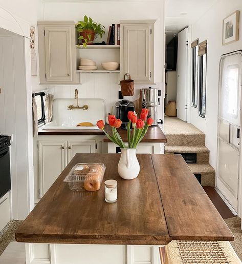 See how a family of 5 lives full-time in their remodeled fifth wheel / Renovation and Photos by: @jennnbaldwinn #rvrenovation #renovatedfifthwheel #fulltimerving #fulltimervfamily #cozycamper #camperremodel #rvinterior #rvmakeover #rvinspiration #farmhousecamper #glamping #fifthwheel #fifthwheelliving #fifthwheelremodel #rvinteriorideas #rvinteriordesign #homeonwheels #styleonwheels #rvreno #glampingnotcamping #rvremodel #rvliving #tinyliving #wanderfulrvinteriors Remodeled Rv, Fifth Wheel Living, Rv Interior Design, Rv Interior Remodel, Camper Interior Design, Camper Trailer Remodel, Painted Kitchen Cabinets Colors, Diy Camper Remodel, Rv Homes