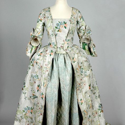 1750s silk dress with a brocaded floral pattern. Leeds Museums (@LeedsMuseums) | Twitter 1750s Fashion, 1700s Dresses, 18th Century Dresses, 1700 Fashion, Historical Gowns, 18th Century Dress, Rococo Fashion, 18th Century Costume, 18th Century Clothing