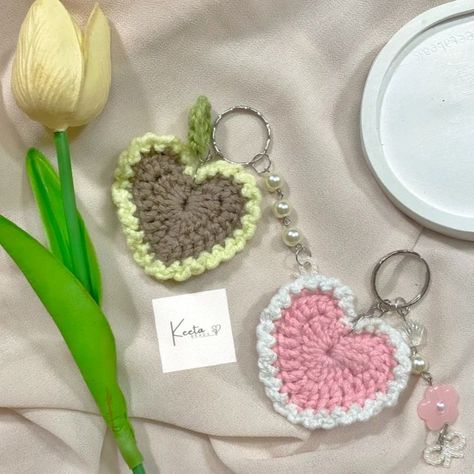 Couple Crochet Keychain, Keychain For Couples, 14th Birthday Cakes, Beads Crochet, Couples Keychains, 14th Birthday, Crochet Keychain, Lovey Dovey, Cute Keychain