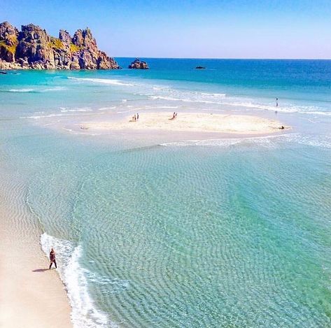 ⚓️ Proudly presenting one of our favourite winning shots in the #UK_Seascapes challenge! ⠀ ⠀ 📸 @a_cornish_life . 📍Pedn Vounder Beach,… Seascape Artists, Counties Of England, Cornwall Beaches, England Aesthetic, Uk Beaches, Dog Friendly Beach, Living In England, Paint Photography, Devon And Cornwall