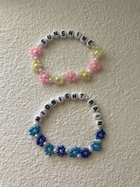 #eras #taylorswift #midnights Midnight Friendship Bracelet, Midnights Bracelets Taylor Swift, Midnights Taylor Swift Bracelet, Midnights Bracelets, Midnights Outfit Ideas, Diy Friendship Bracelets Easy, Music Bracelet, Cute Friendship Bracelets, Friendship Bracelets With Beads