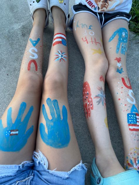 Fourth Of July Leg Paint Easy, Red White And Blue Leg Paint, Forth Of July Paint Ideas, July 4th Makeup Ideas, Painted Legs Body Art, Leg Painting Body Art 4th Of July, Fourth Of July Body Paintings, 4 Of July Face Paint Easy, Red White And Blue Face Paint Ideas