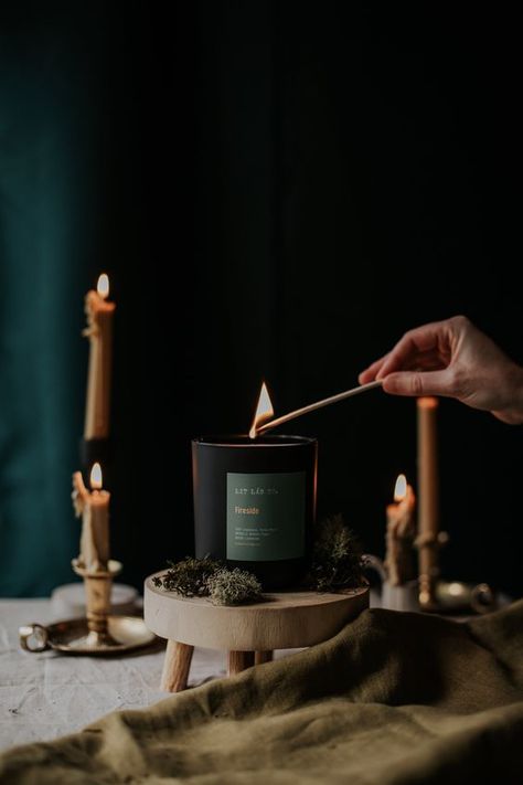 14 Candle Photography Ideas for Perfect Candlelight Shots Candle Photography Inspiration, Witchy Candle, Candle Photography Ideas, Candle Photoshoot, Witchy Candles, Candle Photography, Candle Autumn, Photo Course, Aesthetic Candle