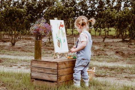 Painting Photoshoot, Toddler Painting, Mini Photo Sessions, Toddler Photoshoot, Nature Photoshoot, Photography Themes, Photoshoot Themes, Nature Kids, Mini Photo