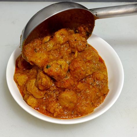 Soya Chunks Recipe | Soyabean Aloo ki sabji #soyabeanchunks | By Cooking with chef | Facebook Soya Chunks Recipe, Soya Recipe, Soya Chunks, Indian Recipes, Indian Food Recipes, Chef, Quick Saves