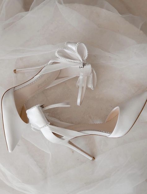 Beautiful Wedding Shoes Brides Heels, Bow Wedding Shoes, Pearl Heels, Bride Heels, Heels With Ankle Strap, Art Hacks, Bow Wedding, Shoes Elegant, Fashion Shoes Heels