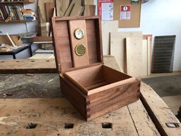 Mahogany Humidor: 11 Steps (with Pictures) Diy Humidor, Humidor Diy, Humidor Woodworking Plans, Humidor Plans, Woodworking Inspiration, Pipes And Cigars, Cigars And Whiskey, Woodworking Projects That Sell, Humidor