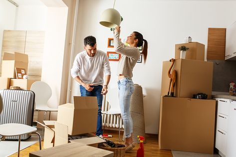 3 Ways to Advertise Medium-Term Rentals Moving Essentials, First Apartment Checklist, Moving Apartment, Move Out Cleaning, Apartment Checklist, Moving Checklist, Moving Long Distance, Moving Boxes, Packers And Movers