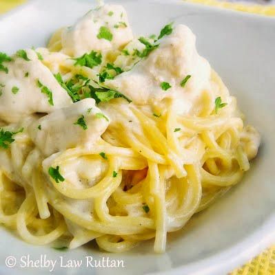 Quick+and+Easy+Chicken+Alfredo+-+Grumpy's+Honey+Bunch Alfredo With Spaghetti Noodles, Quick And Easy Chicken Alfredo, Baking Recipes Dinner, Easy Chicken Alfredo Recipe, Simple Chicken Alfredo Recipe, Easy Chicken Alfredo, Chicken Alfredo Recipe, Family Favorite Recipes, Creamy Pasta Recipes