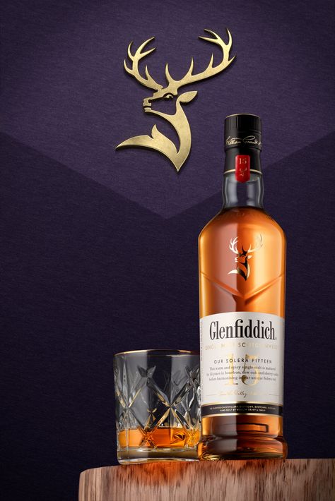 Take Photos Of Products, Glenfiddich Whisky, Bottle Photography, Photos Of Products, Commercial Photography Studio, Beverage Photography, Wine Bottle Design, Good Whiskey, Whisky Bottle