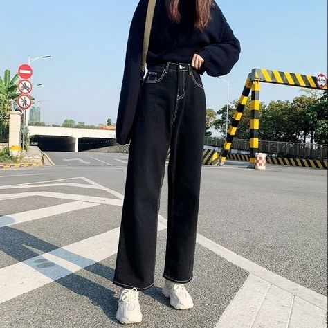 Goth Vintage, Black Korean, Chic Jeans, Jeans Models, Black Wide Leg Trousers, Denim Decor, Black Pants Casual, Hot Jeans, Jeans Women