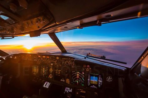 Pilot Life, Student Pilot, Airplane Wallpaper, Pilots Aviation, Aviation Photography, Boeing 737, Mommy Life, Beautiful View, Computer Wallpaper