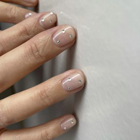 Gem Nails Short, Nude Nails With Gems, Nail Art With Gems, Nail Art Color, Minimal Nails Art, Nail Art Trends, Minimal Nails, Spring Awakening, Trends For 2024