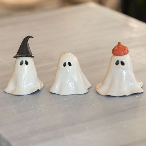 Ghost Incense Holder, Halloween Ghost Decor Idea, Halloween Candle Holder, Ghost Incense Burner - Etsy Halloween Ghost Decor, Halloween Candle Holder, Clay Candle Holders, Ghost Decor, Clay Candle, Halloween Clay, Halloween Candle, Air Dry Clay Projects, Sculptures Céramiques