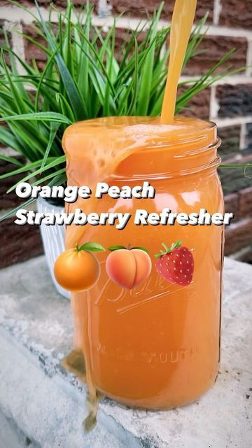 Strawberry Refresher, Best Juicing Recipes, Fresh Juice Recipes, Healthy Juicer Recipes, Peach Strawberry, Healthy Juice Drinks, Homemade Juice, Juicy Juice, Strawberry Juice