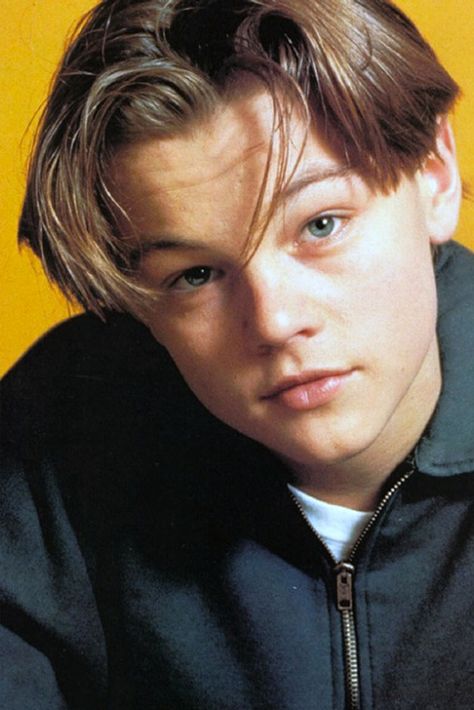 36 Middle Part Haircut Style Ideas for the Modern Man Middle Part Haircut, Leo Lover, Leonard Dicaprio, Leonardo Dicaprio Photos, Leo And Kate, Leonardo Dicaprio 90s, Young Leonardo Dicaprio, Leo Dicaprio, Middle Part