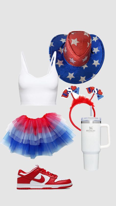 USA theme! #fnl Spirit Week Outfits, Football Game Outfit, Spirit Week, Friend Photoshoot, Gaming Clothes, Football Games, Senior Year, Connect With People, Your Aesthetic