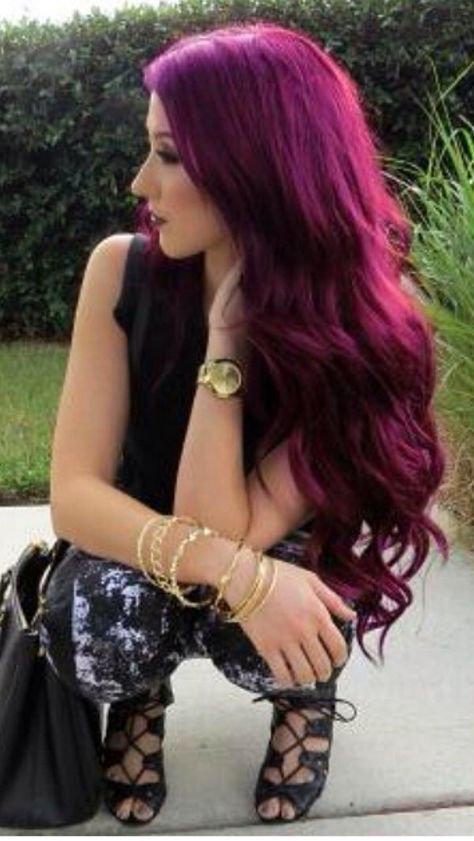 .love the color Feria Purple Hair Color, Jaclyn Hill Hair, Pelo Color Vino, Hair Inspired, Magenta Hair, Plum Hair, Burgundy Hair, Hair Color And Cut, Red Hair Color