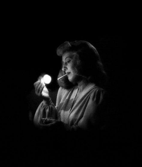 Film Noir Photography, Noir Detective, Double Indemnity, Noir Movie, Old Hollywood Style, Hollywood Cinema, Barbara Stanwyck, Movie Shots, Dark City