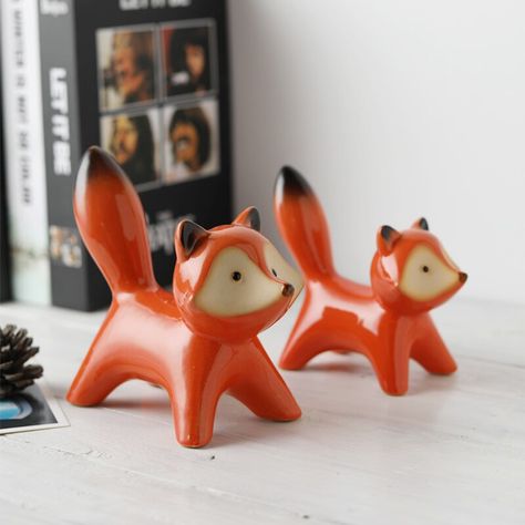 Glass Fox Figurine, Fox Ceramics Pottery, Small Ceramic Animals, Ceramic Characters, Fox Pottery, Fox Ceramic, Fox Couple, Clay Fox, Ceramic Fox