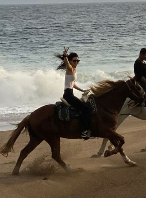 Desert Horse Riding, Horse Girl Aesthetic, Horses On The Beach, Horse Riding Aesthetic, Equestrian Aesthetic, Horse Aesthetic, Western Chic, Horse Life, Horse Love