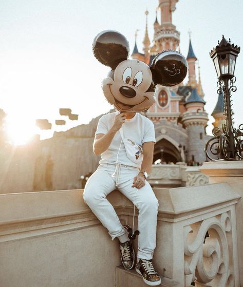 Men Disneyland Outfit, Rowan Kane The Fine Print, Hk Outfit, Lauren Asher Aesthetic, Rowan Kane, Hk Disneyland, Disney World Birthday, Disney Poses, Dreamland Billionaires