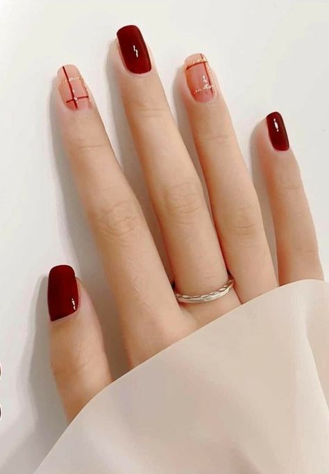 2023 Red Nails, Short Red Nails, Nail Designs Ideas, Minimal Nails Art, Makeup Nails Designs, Beauty Hacks Nails, Beauty Nails Design, Simple Gel Nails, Minimal Nails