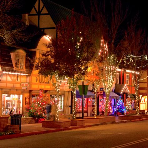 Christmas Towns, California Christmas, Holiday Parades, Central Coast California, Boat Parade, Christmas Destinations, Short Vacation, Christmas Events, Packing Lists