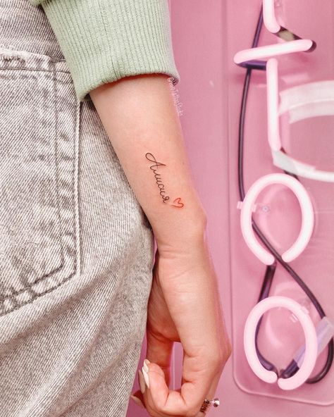 Small Tattoo Ideas Names, Simple Name Tattoos For Women, Cool Name Tattoos, Cute Name Tattoos For Women, Name Wrist Tattoo, Top Wrist Tattoo, Names Tattoo Ideas For Women, Tattoo Ideas For Names, Small Name Tattoos