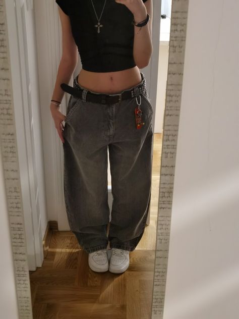 ootd
baggy skater style
caribiner Baggy Baddie Outfits, Skater Baggy Outfits, Style Inspiration Baggy, Skater Style Aesthetic, 2000s Skater Fashion, 90s Skater Outfits, Skater Clothes, Mood Outfits, Baggy Skater Style