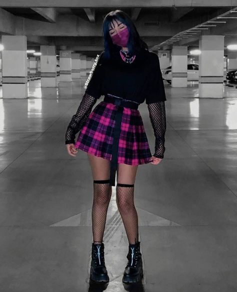 Dubstep Aesthetic, Pink Plaid Skirt Outfit, Pink Plaid Skirt, Pop Punk Fashion, Plaid Skirt Outfit, Sock Outfits, Aesthetic Look, Aesthetic Outfit, Dubstep