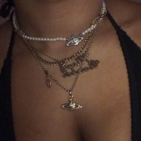 Necklaces Baddie, Vivienne Westwood Pearl Necklace, Look 80s, Vivienne Westwood Jewellery, Grunge Jewelry, Indie Jewelry, Dope Jewelry, Girly Jewelry, Jewelry Inspo