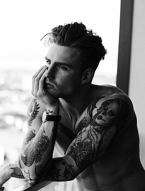 Thomas Davenport, Man With Tattoos, Photo Hacks, Tattoo Trend, Haircut Types, Cool Tattoos For Guys, Inked Men, Tattoo Life, Poses For Men