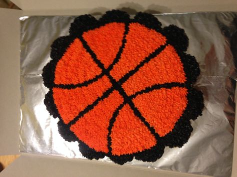 Basketball cupcake cake Basketball Pull Apart Cupcakes, Cupcake Basketball, Ball Cupcakes, Basketball Cupcakes, Noodles Ideas, Cupcake Inspiration, Baseball Ideas, Pull Apart Cupcake Cake, Shaped Cakes